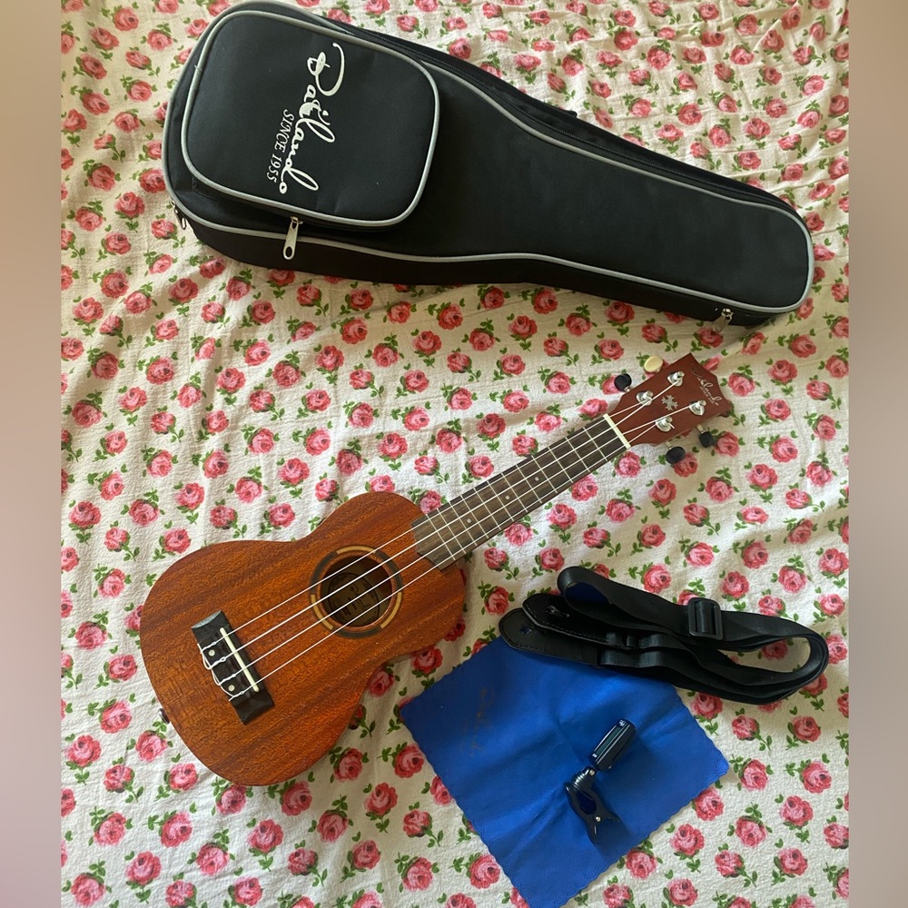 Bailando Wooden Ukulele Beginners Kit